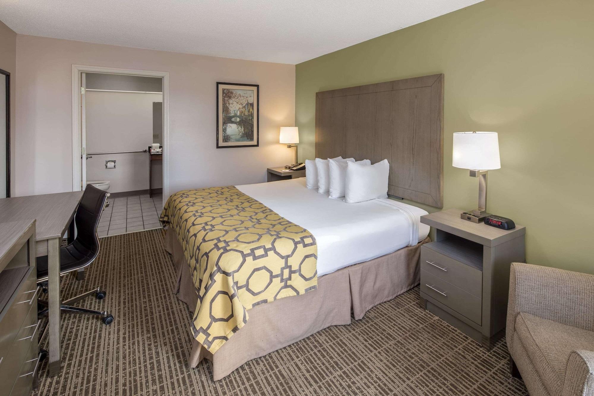 Baymont By Wyndham Cleveland Motel Buitenkant foto
