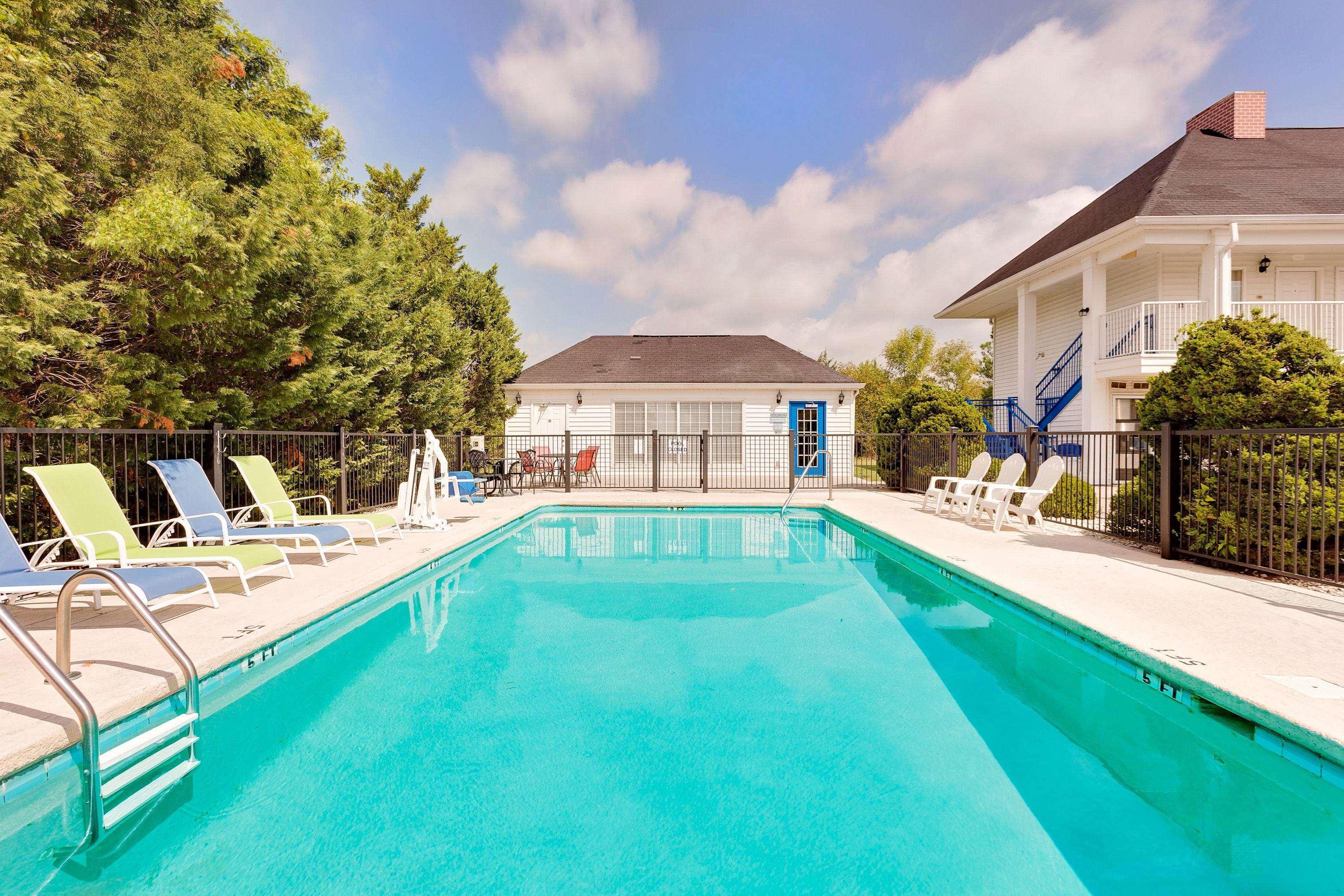 Baymont By Wyndham Cleveland Motel Buitenkant foto