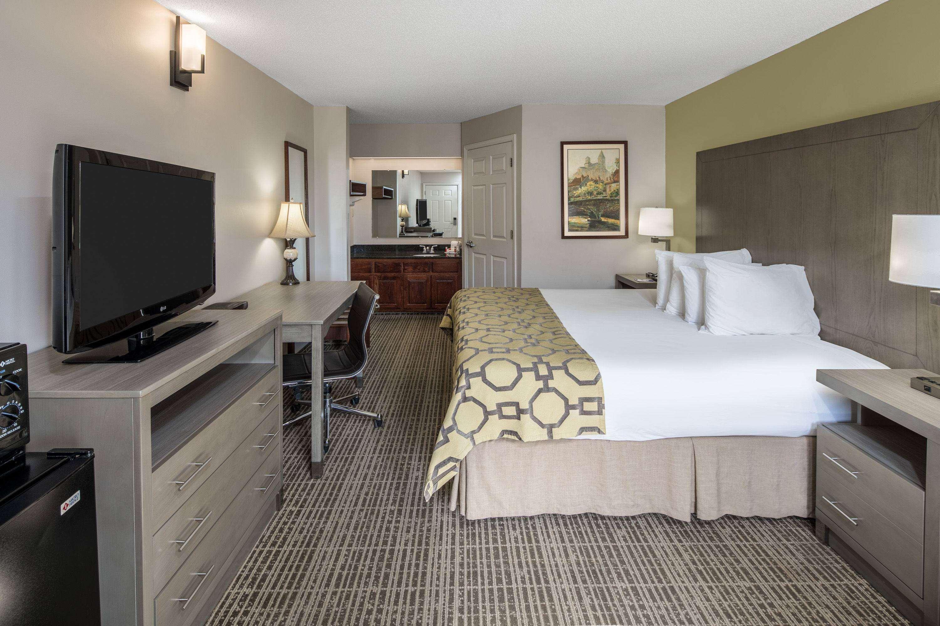 Baymont By Wyndham Cleveland Motel Buitenkant foto