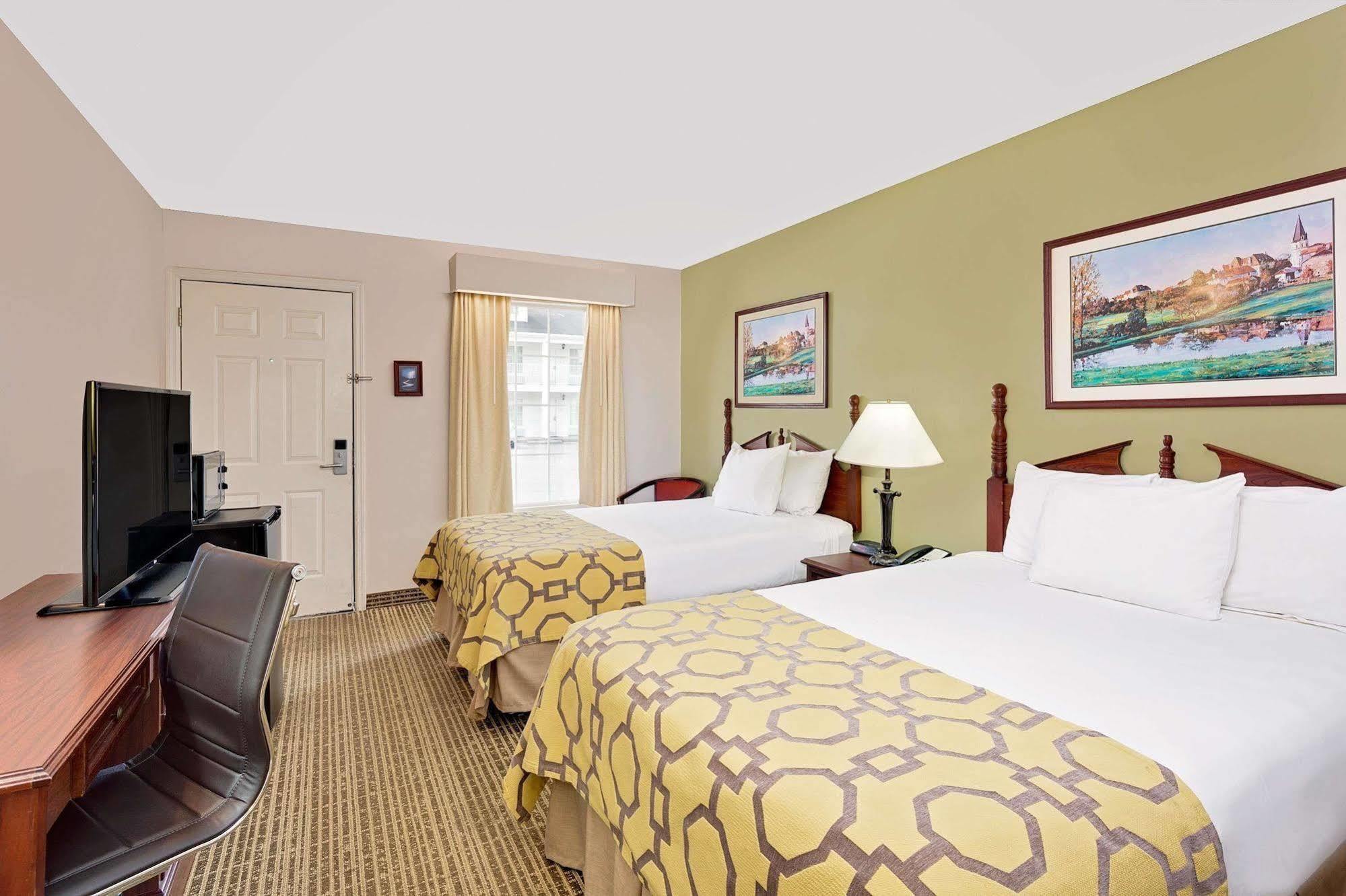 Baymont By Wyndham Cleveland Motel Buitenkant foto
