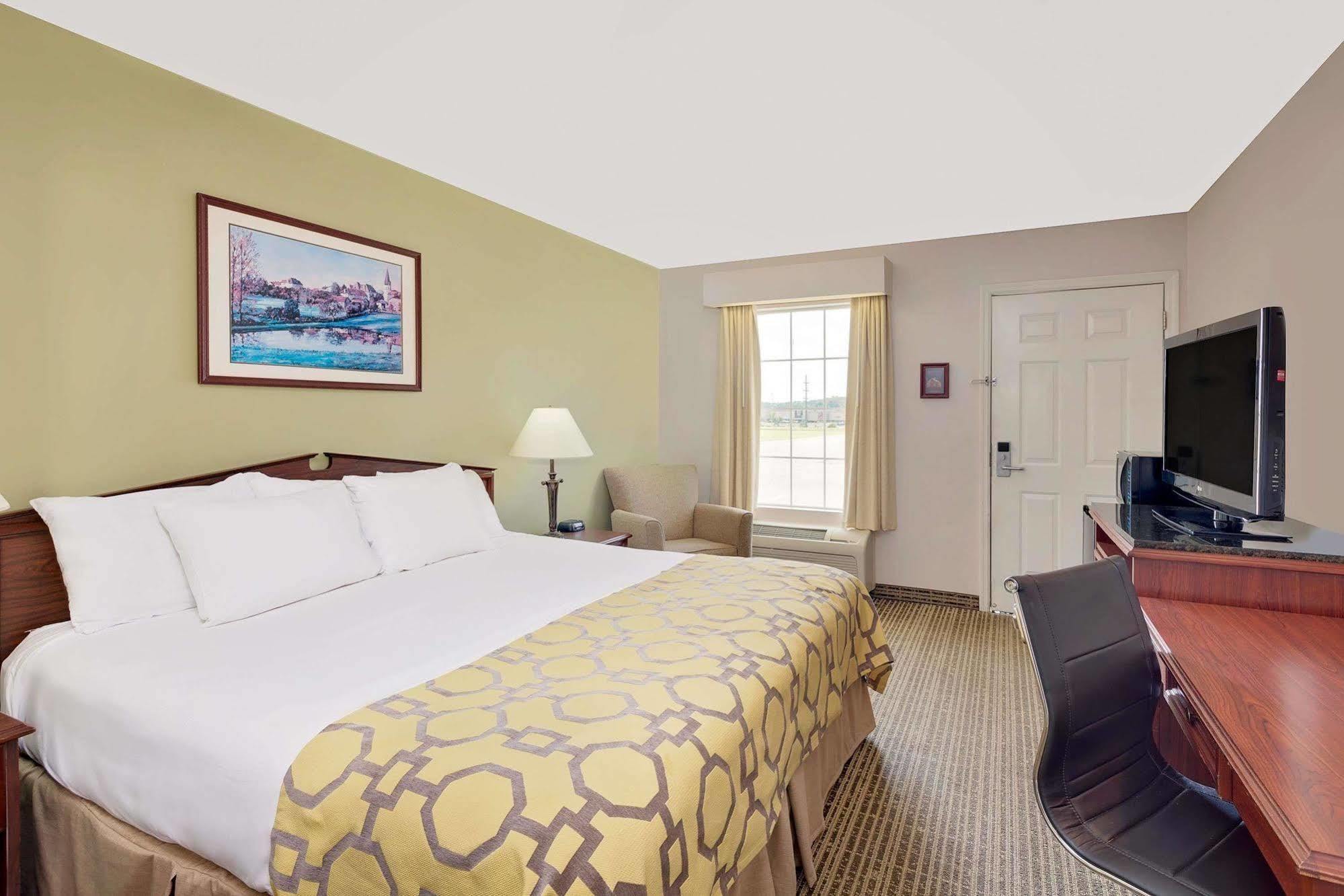 Baymont By Wyndham Cleveland Motel Buitenkant foto