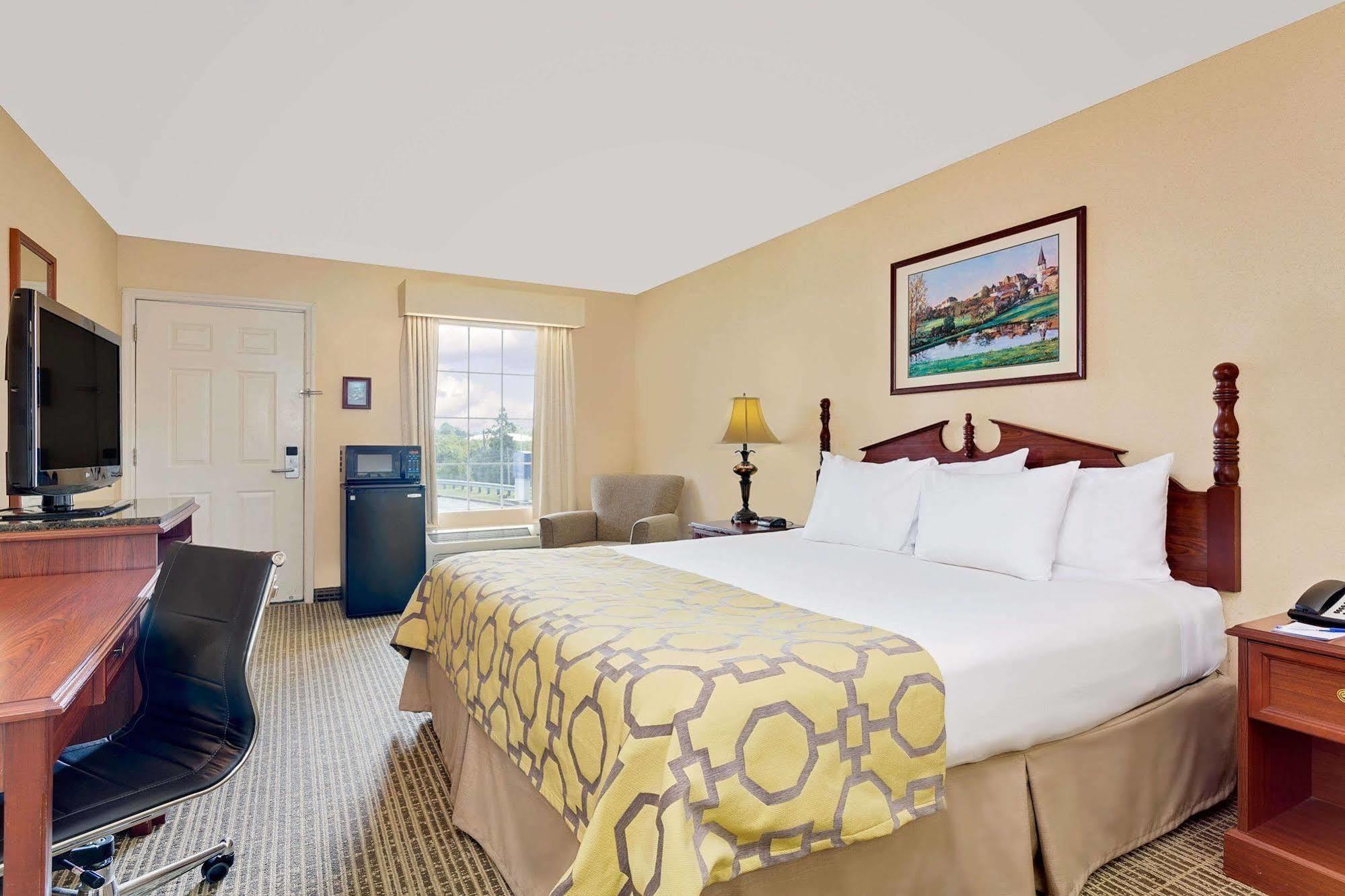 Baymont By Wyndham Cleveland Motel Buitenkant foto